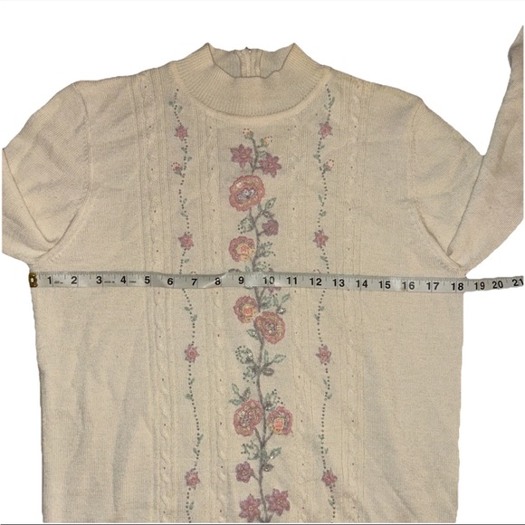 Vintage Alfred Dunner Sweater M Petite Cream Purple Floral Embroidered Grandma - Picture 2 of 4